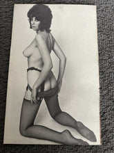 Load image into Gallery viewer, Vintage magazine #29 Photo-roman Sexy cocktail France 1974

